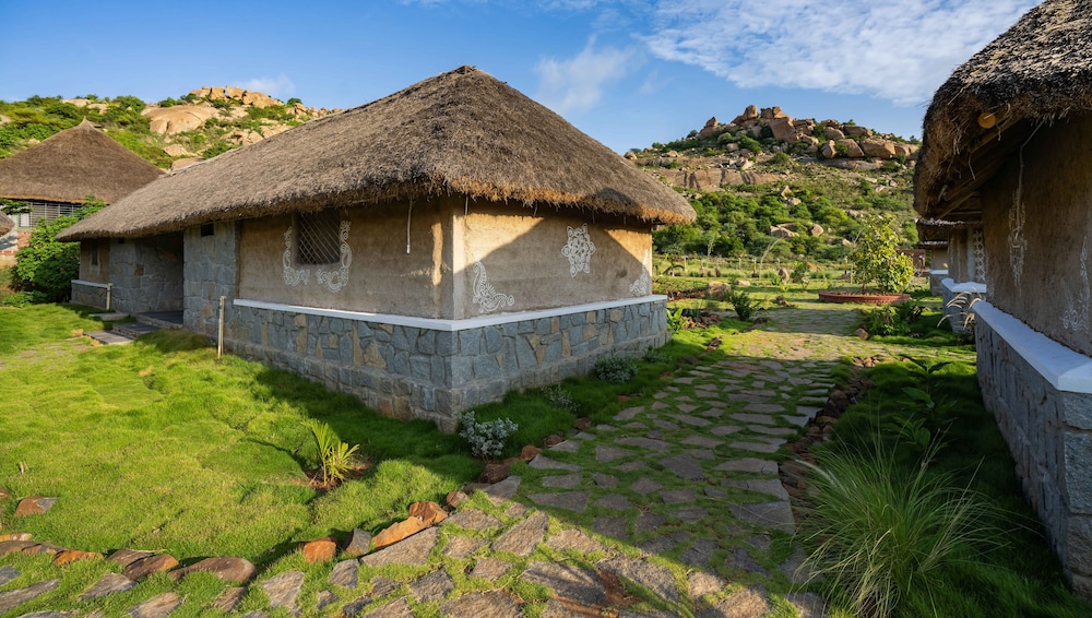 Mud Cottage - Photo 3
