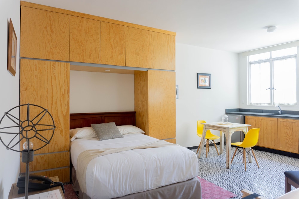 Suite, 1 King Bed photo 1