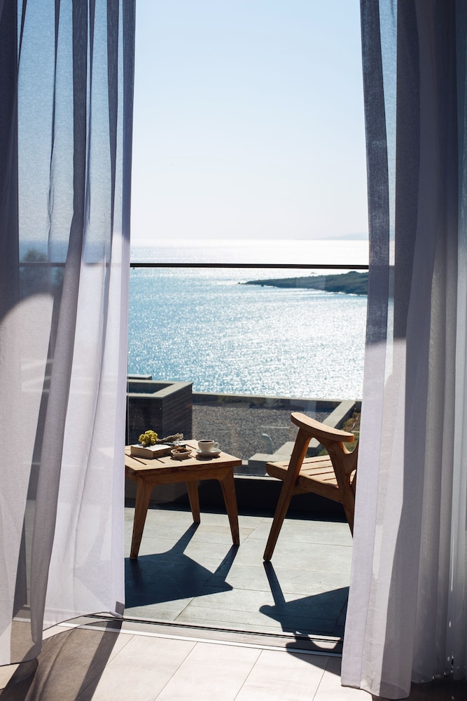 Deluxe Room, 1 King Bed, Sea View
