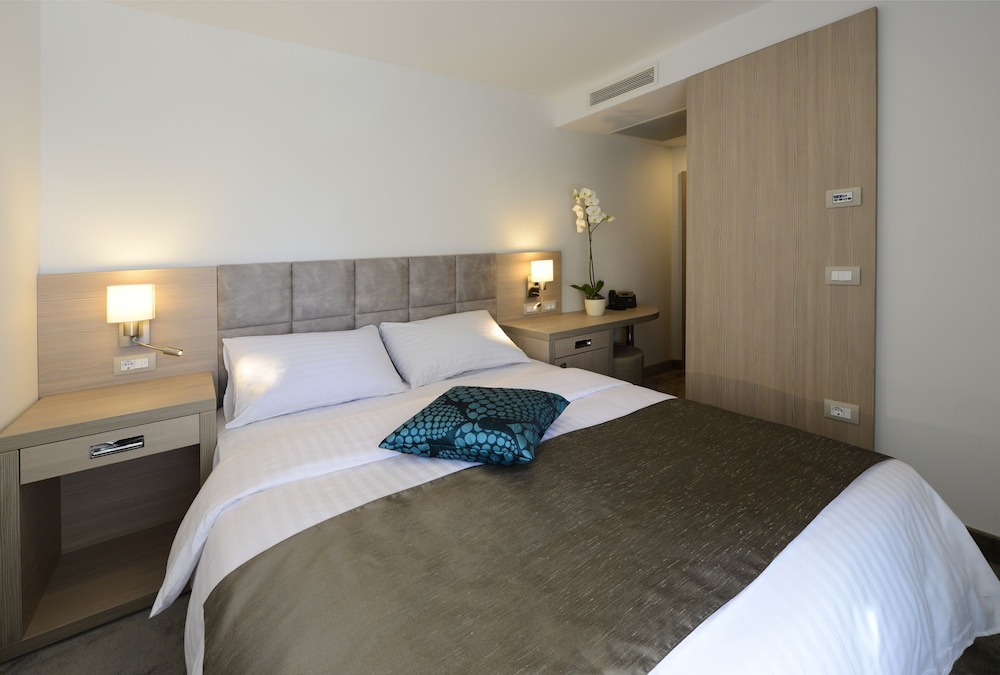 Single Room, Park View