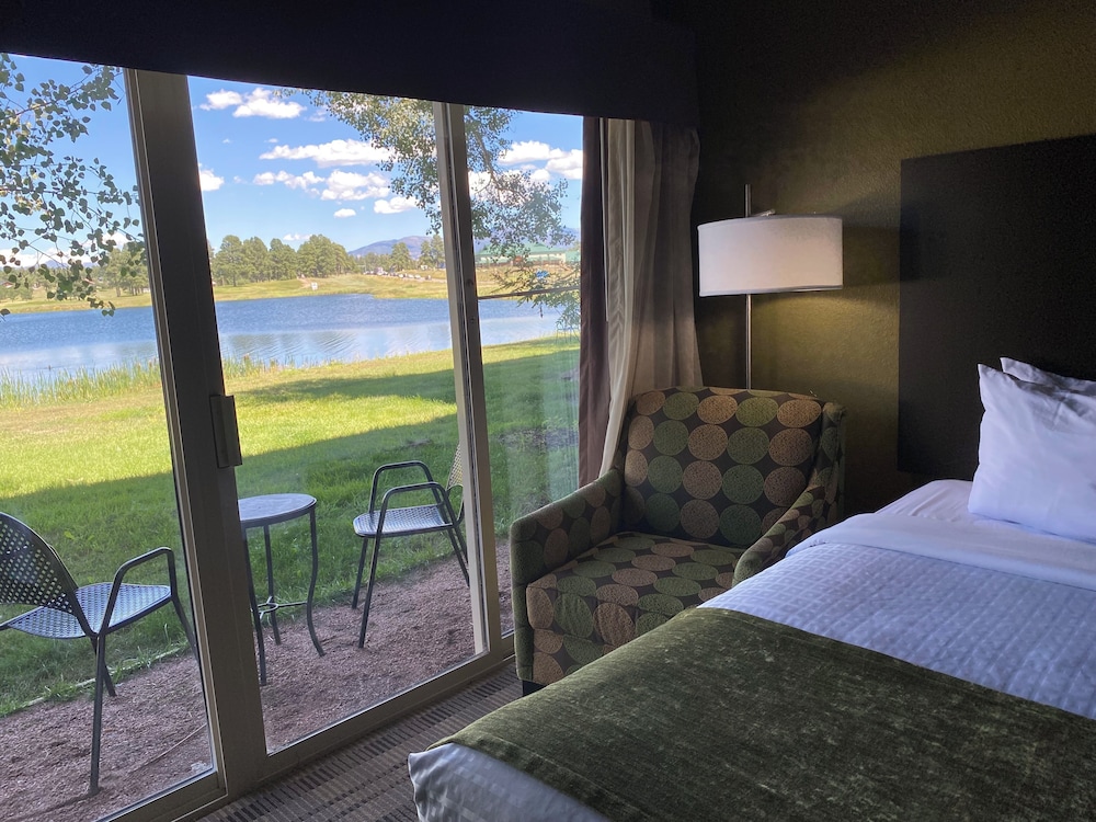 Standard Room, 2 Queen Beds, Non Smoking, Lake View photo 1