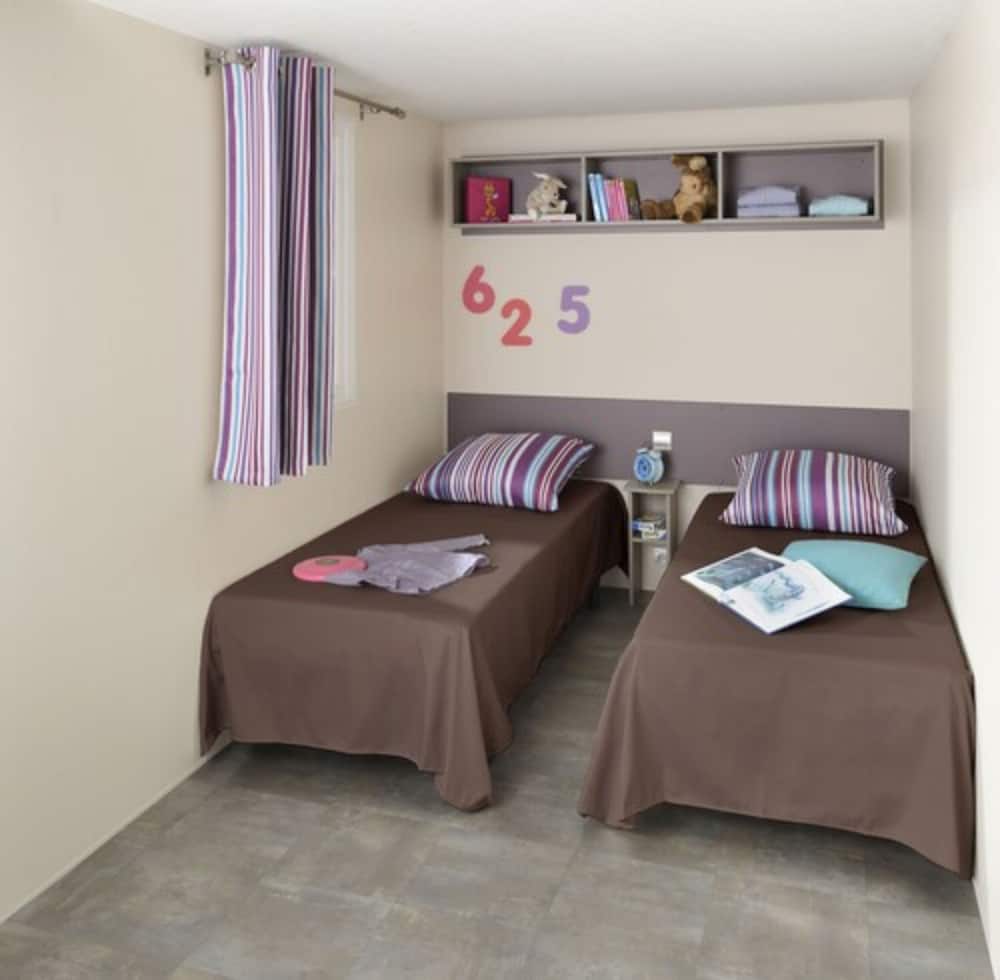 Superior Mobile Home, 3 Bedrooms (Xl) photo 2