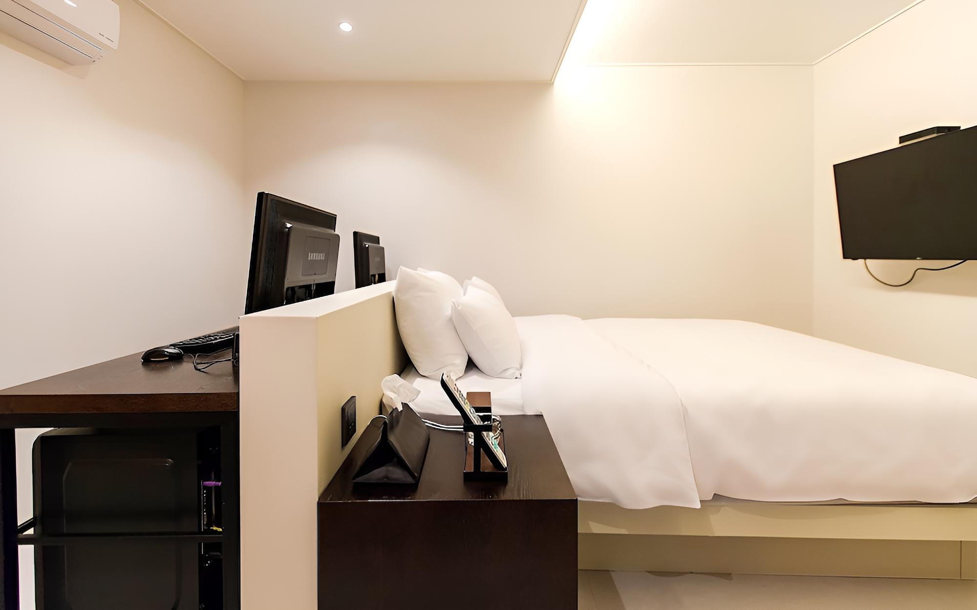 Room (Standard/2PC (Netflix Wave Movienet)) - Photo 6