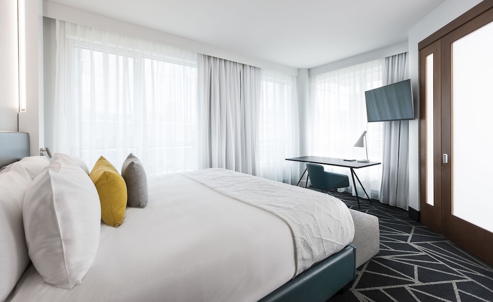 Warwick Premier Suite