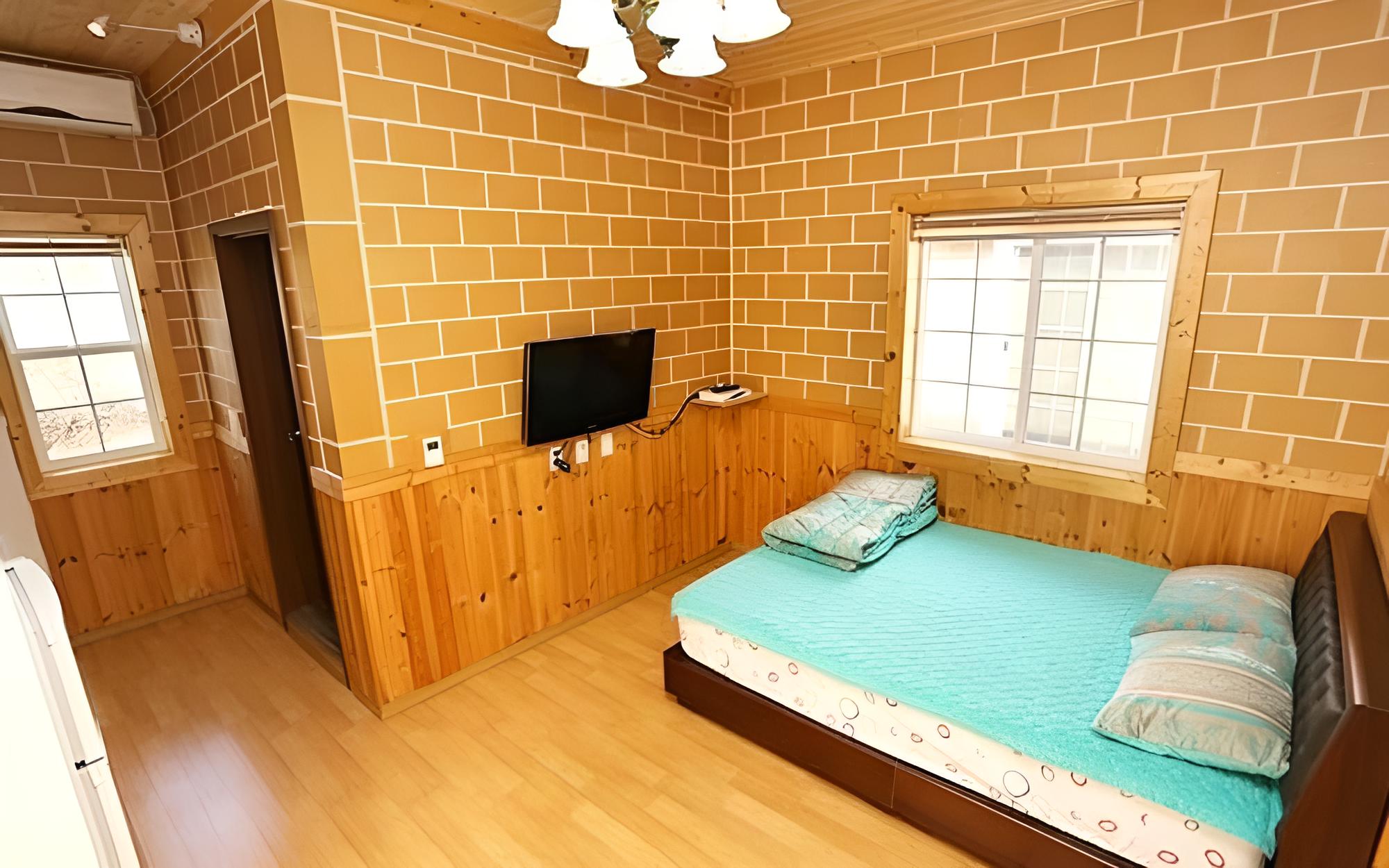 Room (108#) - Photo 6