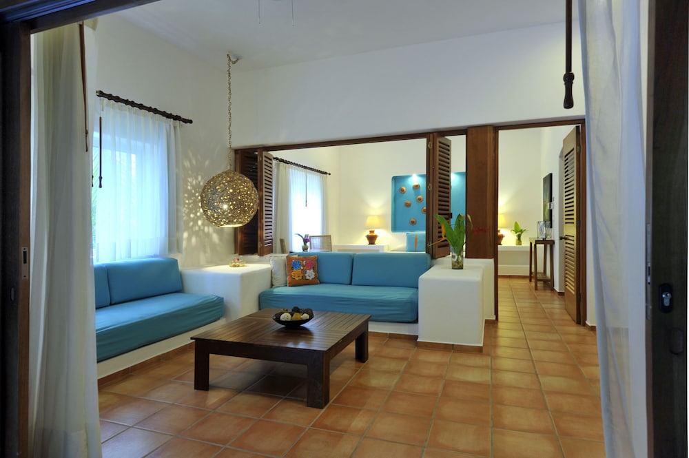 Garden Master Suite - Photo 3