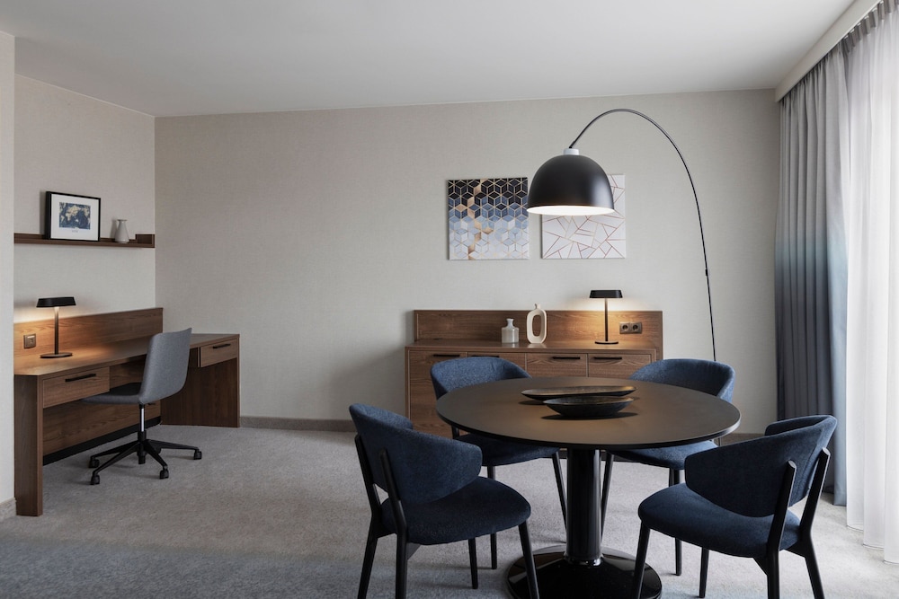 Grand Suite, 1 Bedroom, City View thumbnail 6