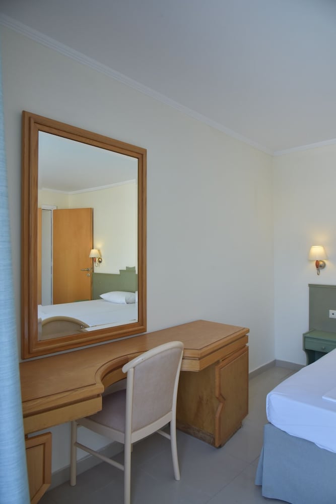 Panoramic Apartment, Pool View, Sea Facing, photo 6