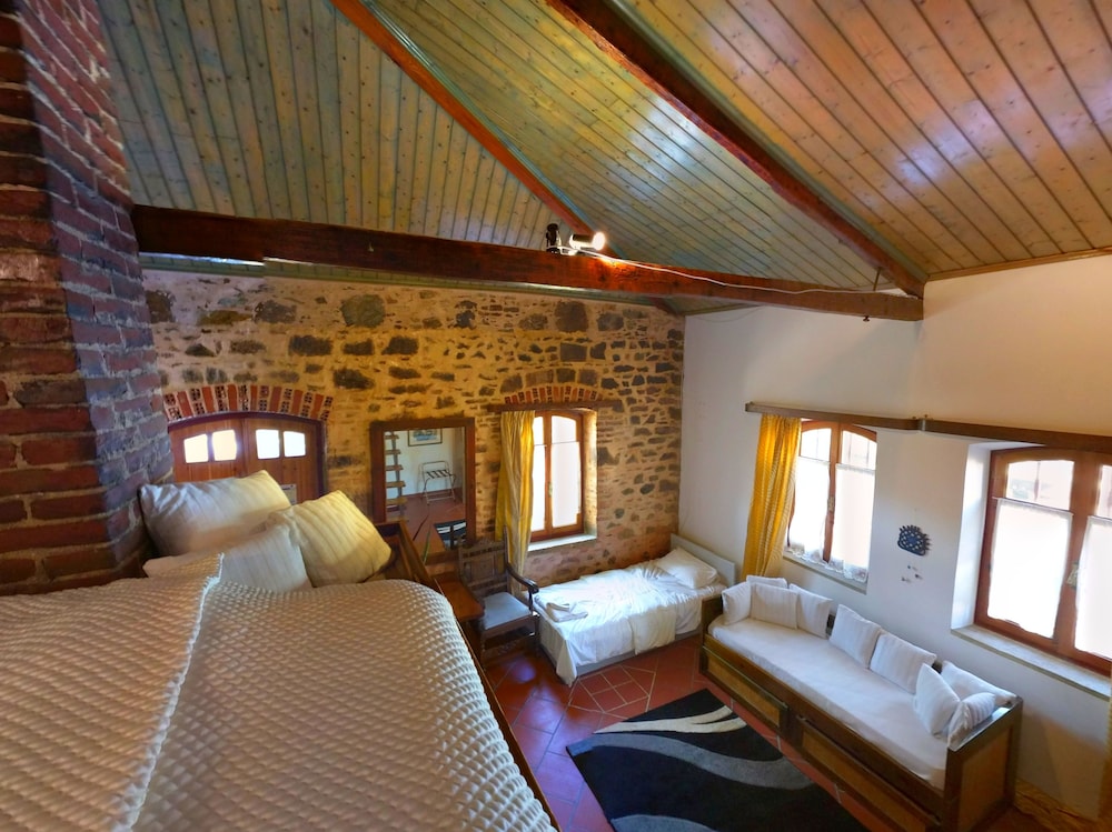Mansion Cottage with Patio photo 2