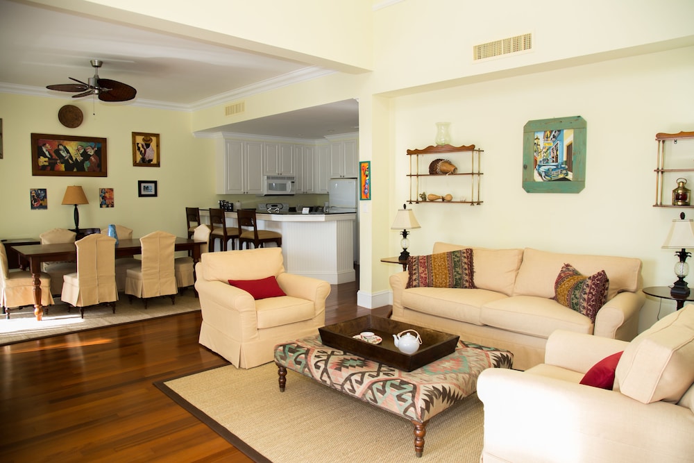 Luxury Two Bedroom Villa with 2 Kings photo 2