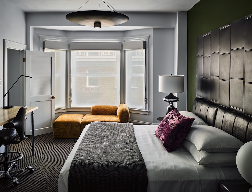 Deluxe Suite, Multiple Beds - Photo 3