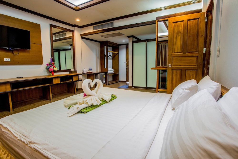 Family Triple Room, Multiple Beds, Non Smoking, Park View photo 2