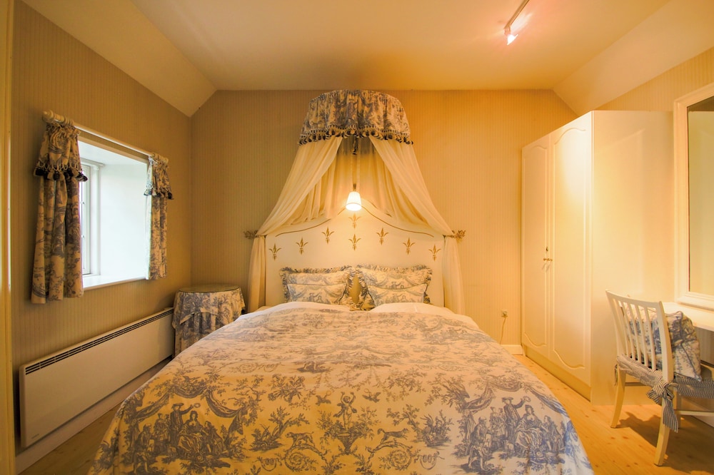 Basic Apartment photo 2