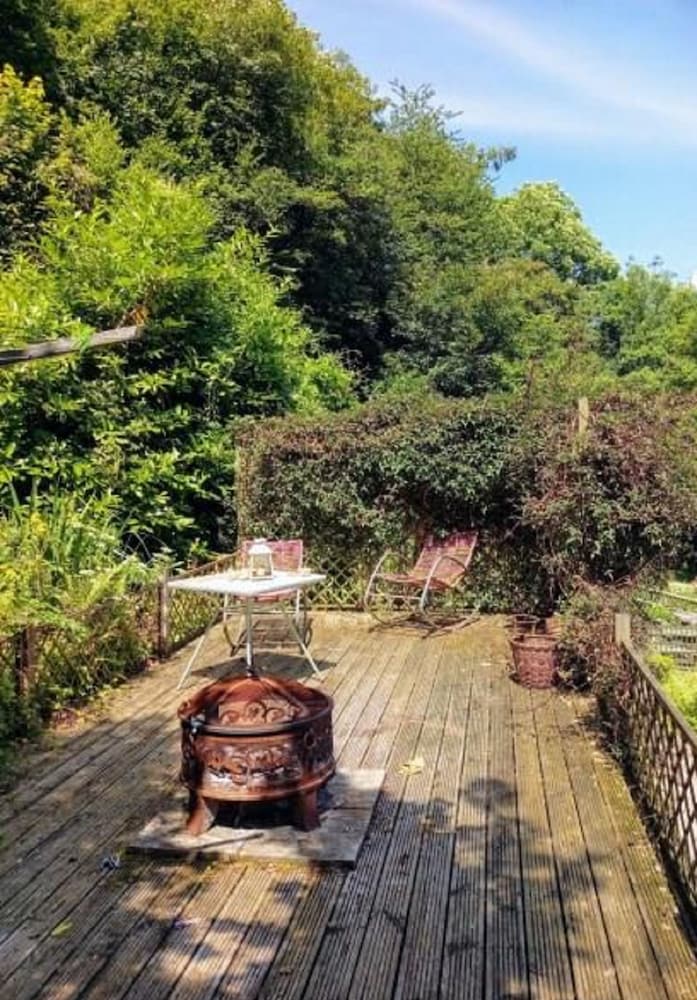 Classic Cottage, Private Bathroom, River View photo 1