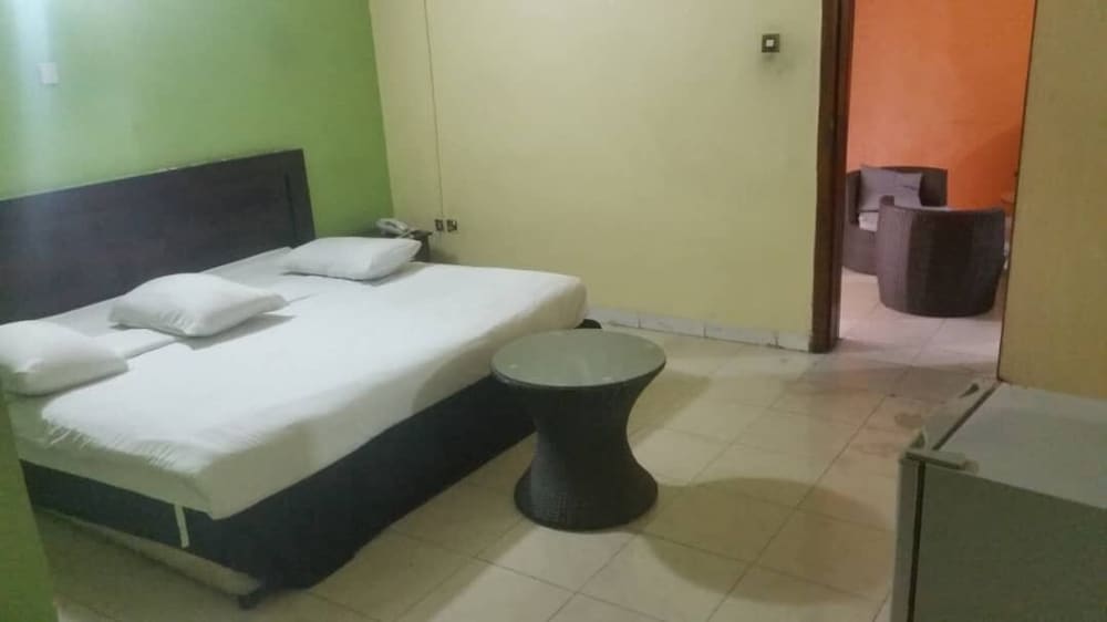 Premier Suite (Wingate Suite)