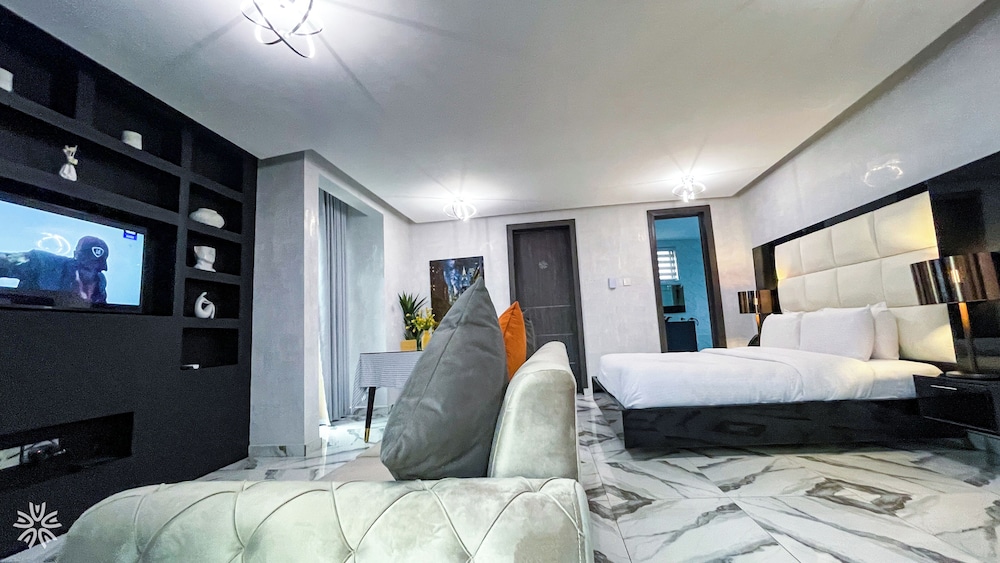 Luxury Room, 1 King Bed, Non Smoking, Lake View