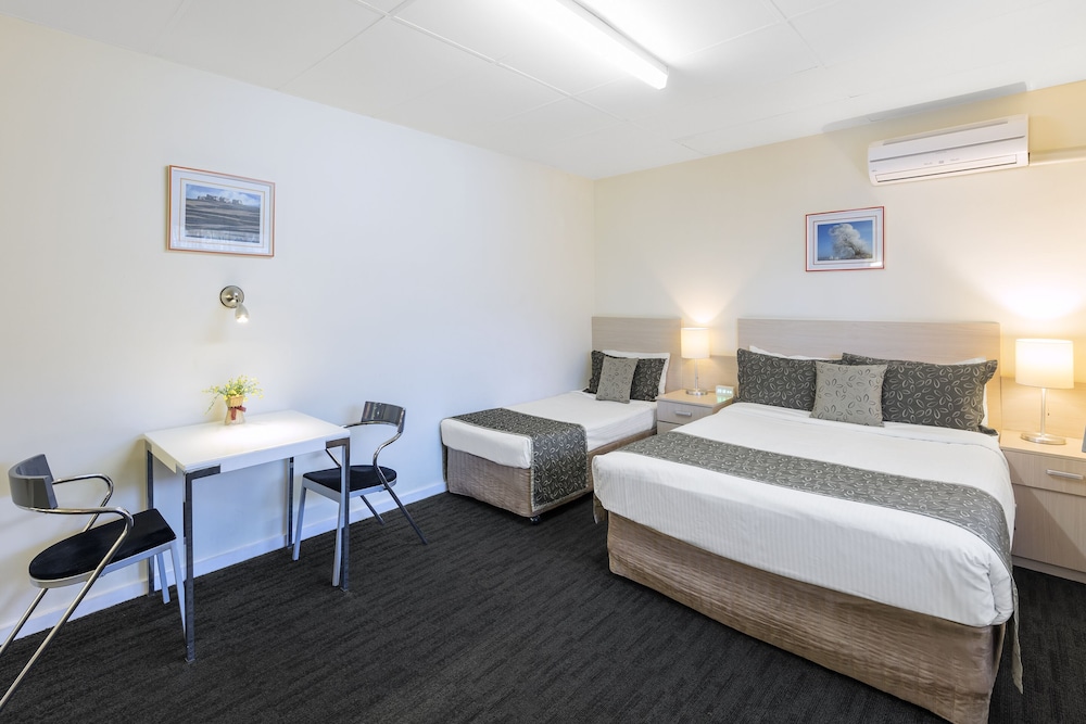 Deluxe Room - 1 Queen Bed + 1 Single Bed