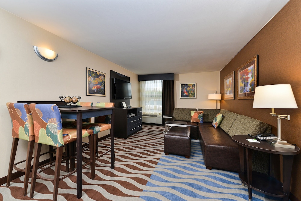 Suite, 1 Bedroom - Photo 1