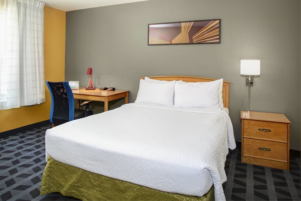Suite, 1 Bedroom - Photo 3