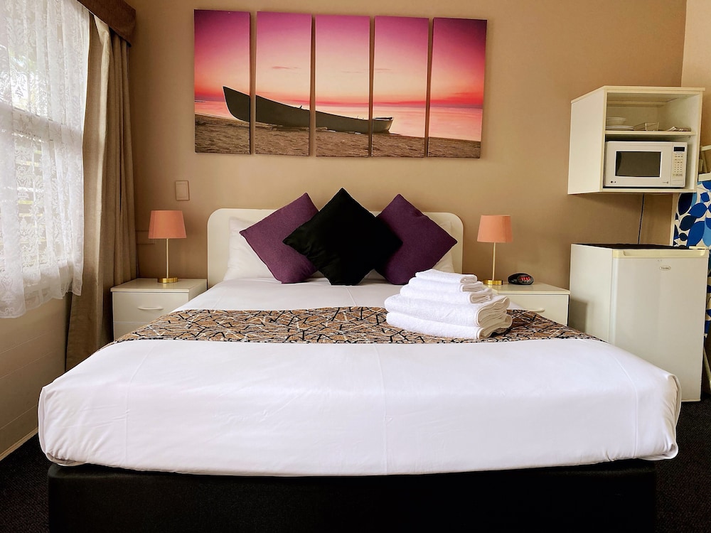 Standard Suite, 1 Bedroom, Non Smoking (Standard Double Unit) photo 1