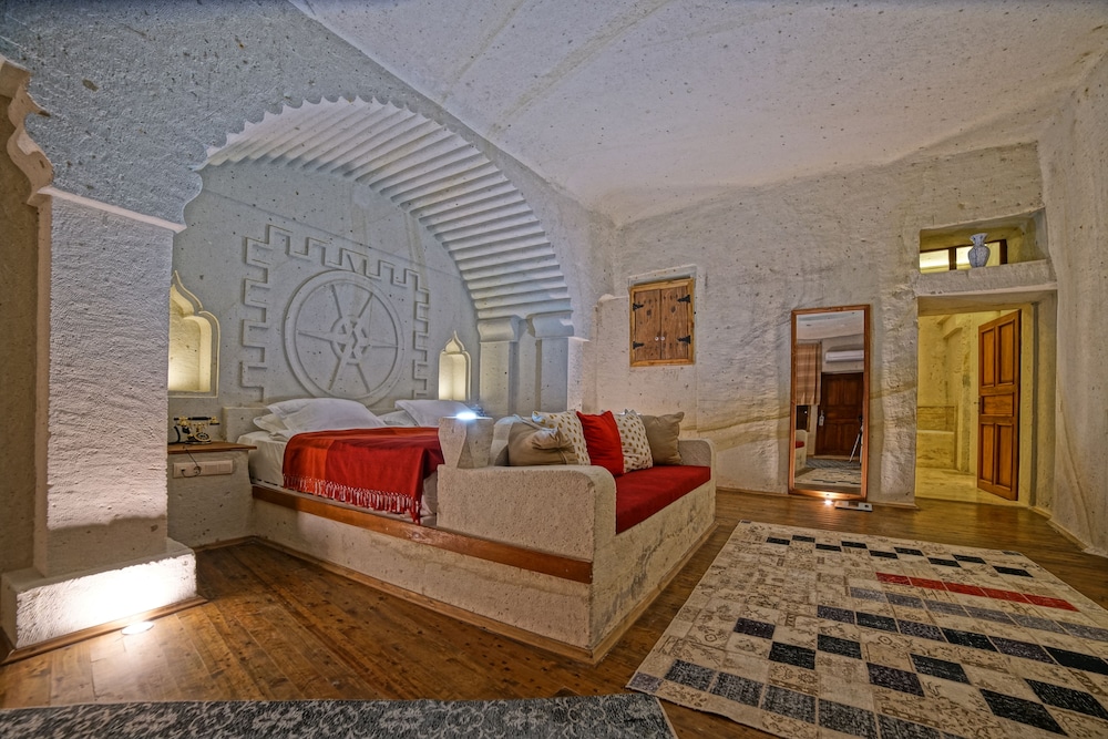 Deluxe Suite - Photo 13