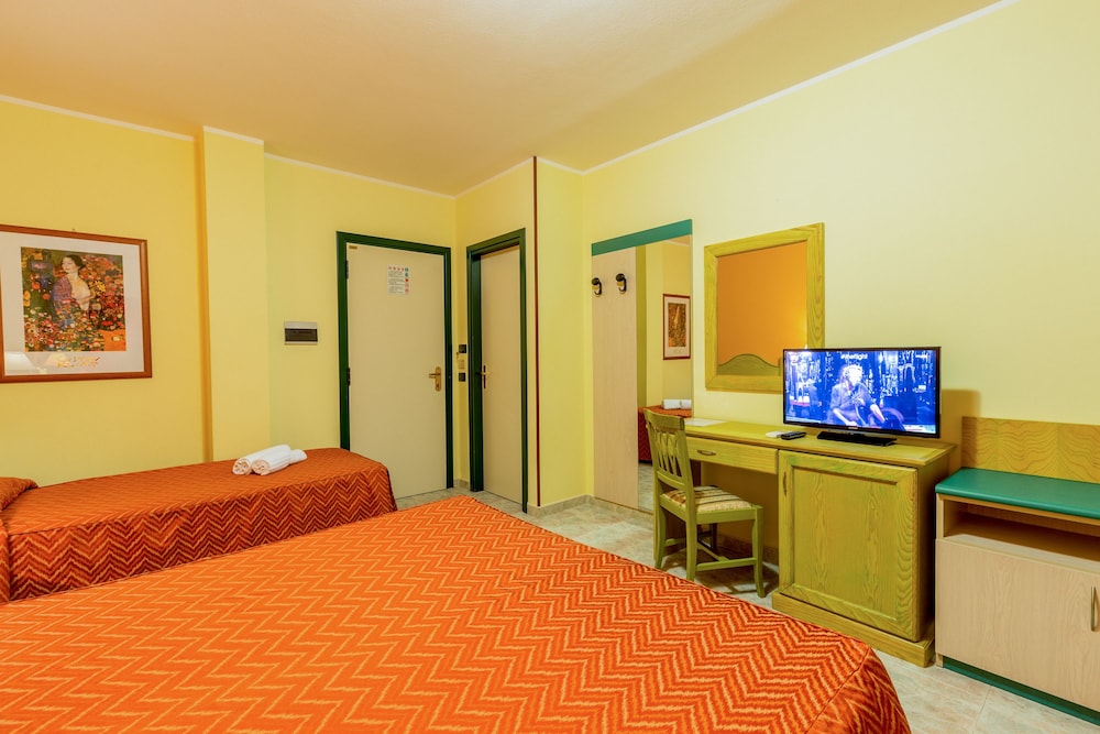 Classic Triple Room - Photo 2