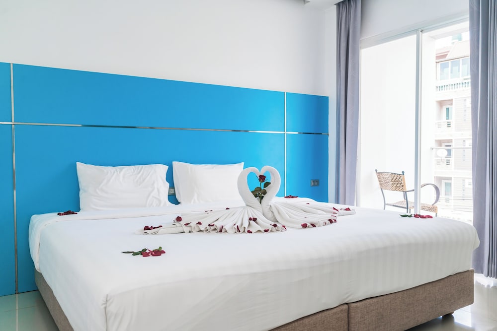 Standard Double or Twin Room, No Windows - Photo 9