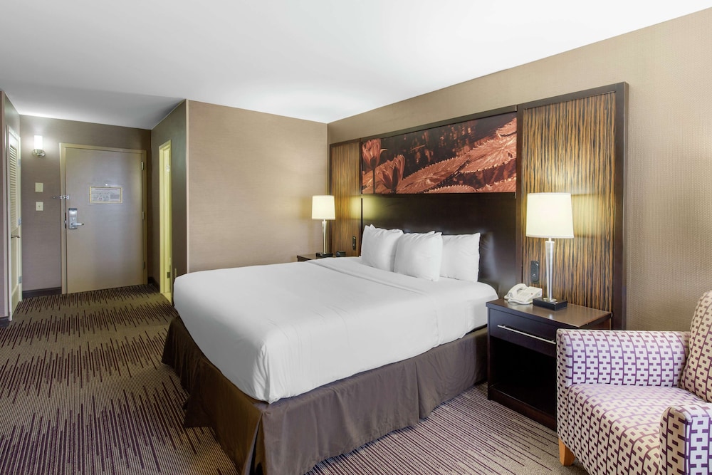 Deluxe Room, 1 King Bed, City View - Photo 5