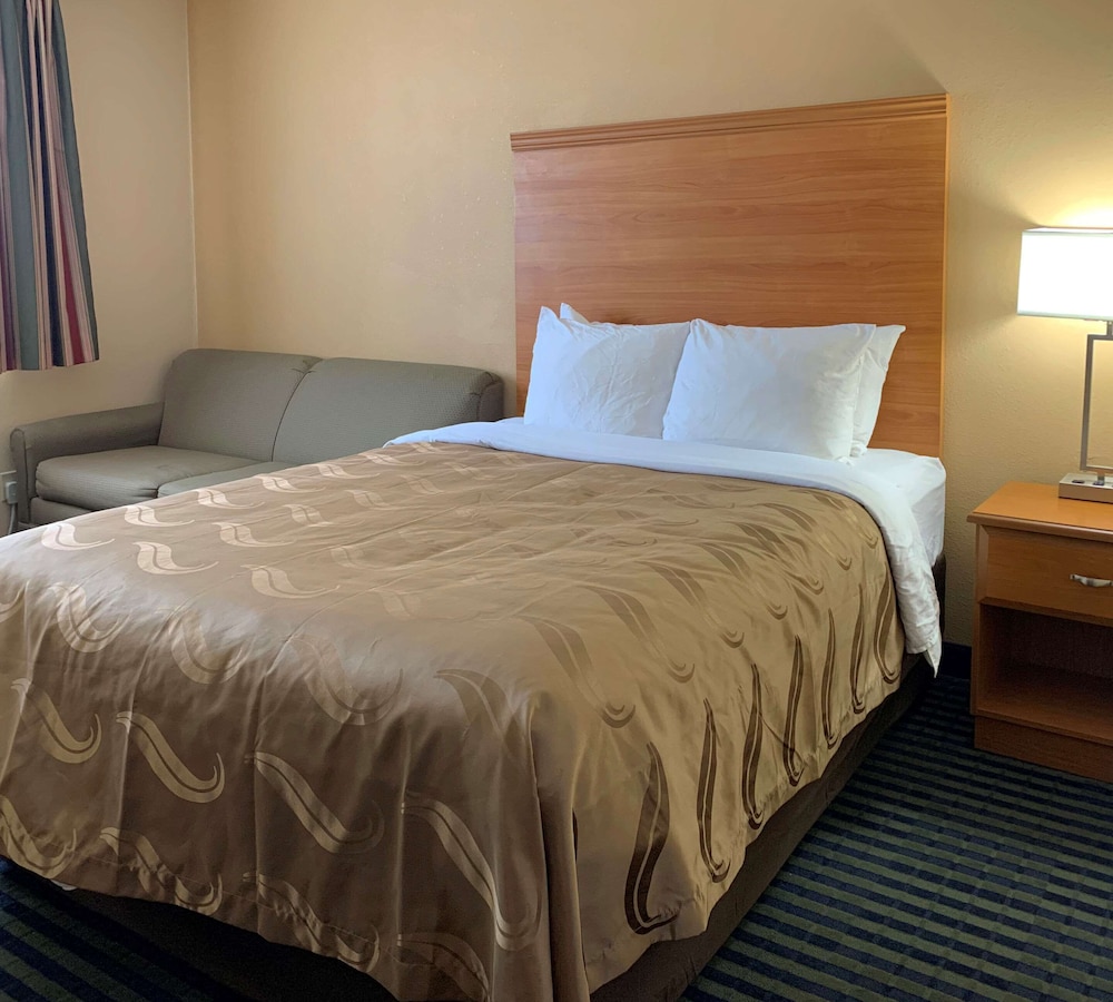 Room, 1 Queen Bed, Accessible, Non Smoking (Roll-In Shower) - Photo 3