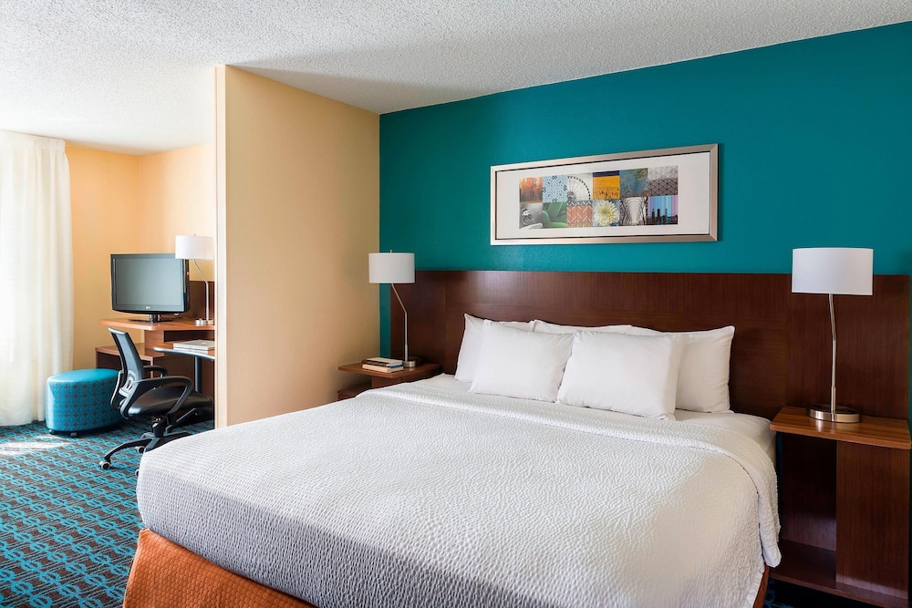 Executive Suite, 1 King Bed with Sofa bed - Photo 3