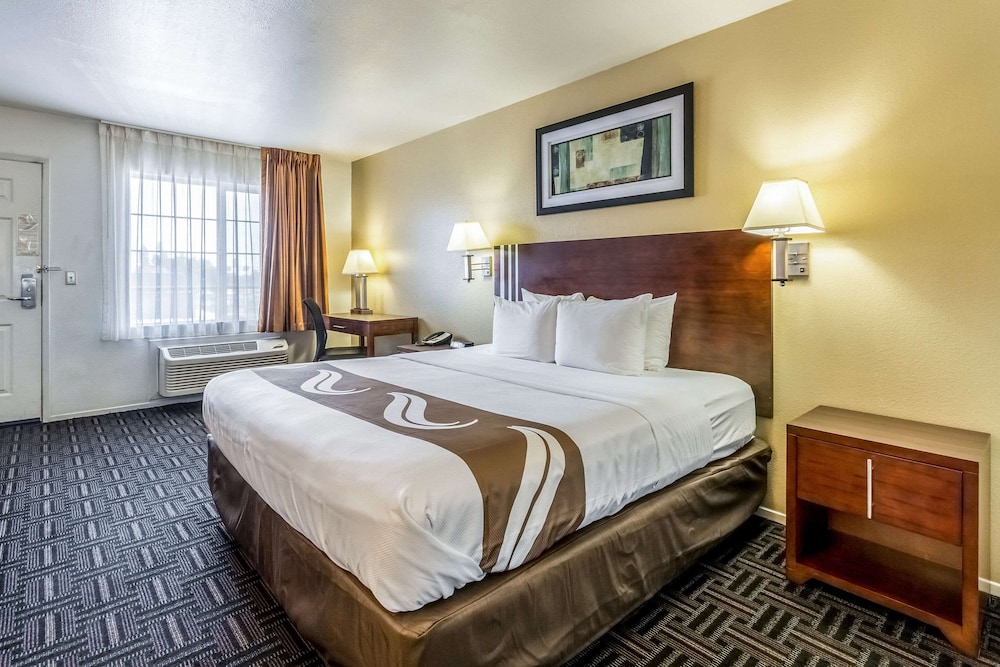 Room, 1 King Bed, Accessible, Non Smoking (Efficiency) - Photo 3