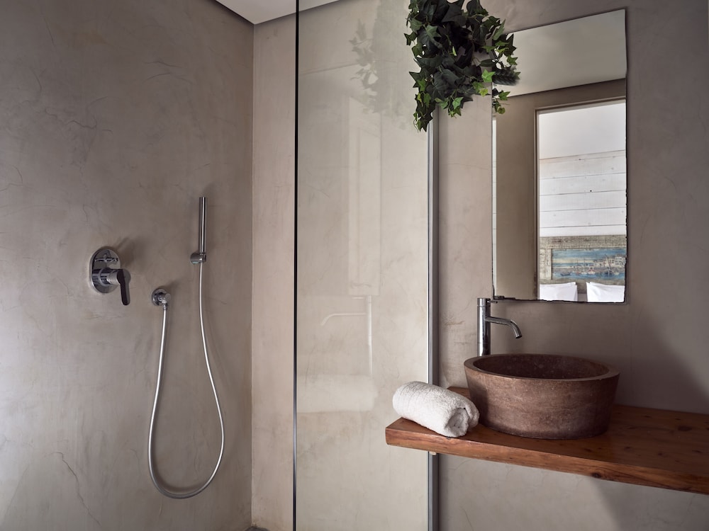 Executive Junior Suite with Sharing Pool & Sea View - Photo 4