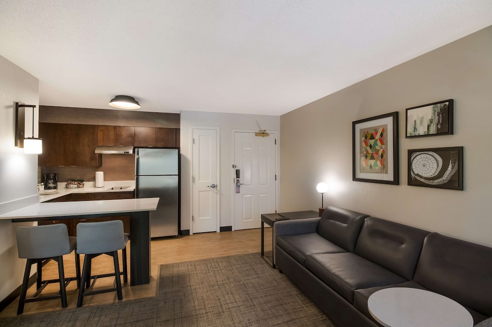 Superior Suite, 1 Queen Bed with Sofa bed (One Bedroom) - Photo 3