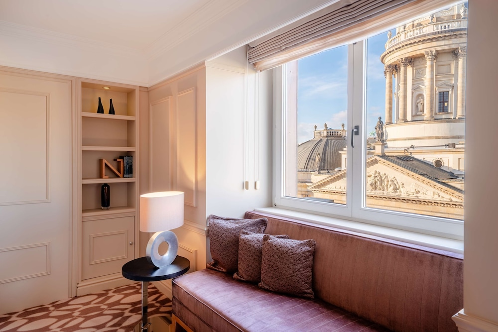 Presidential Suite, 1 King Bed (Dome View, Lounge Access) thumbnail 6