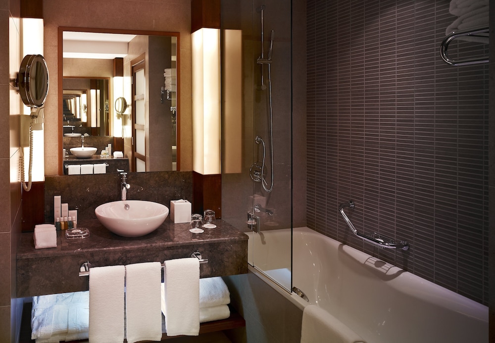 Standard Room, 1 King Bed, Balcony, Pool View - Photo 14