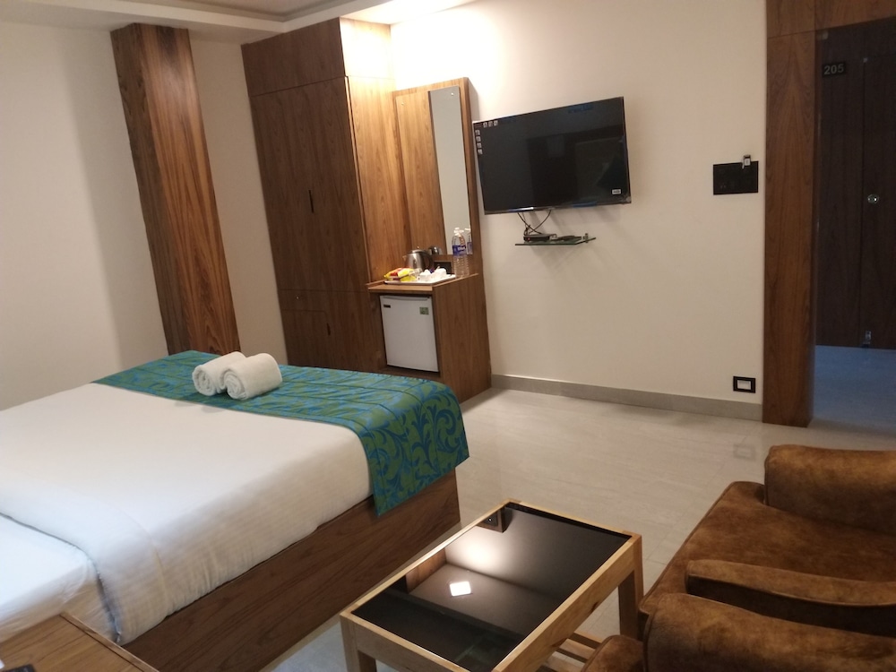 Deluxe Room - Photo 11