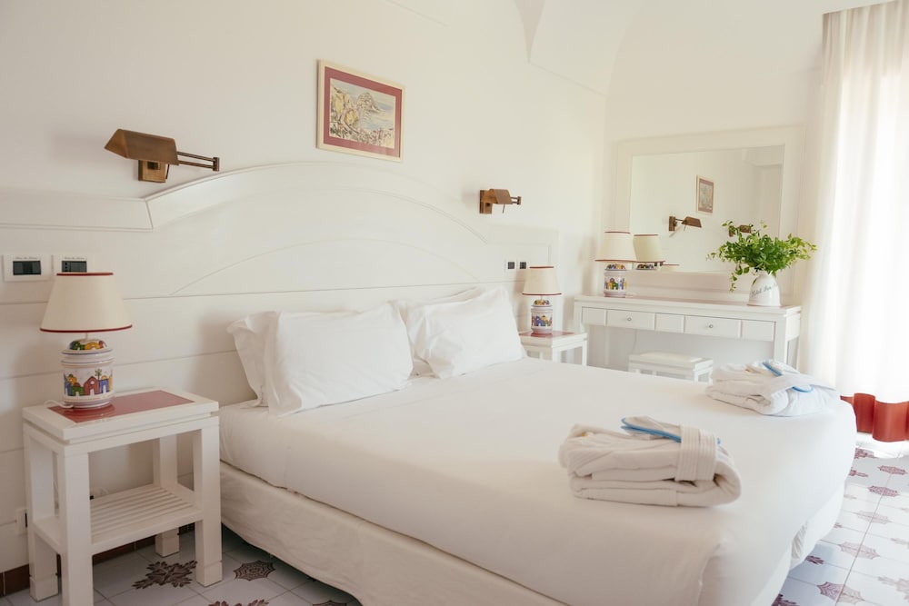 Superior Room, 1 King Bed, Non Smoking, Balcony