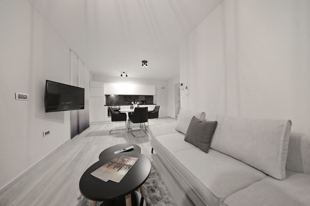 Luxury One Bedroom with Terrace Ground Floor photo 1