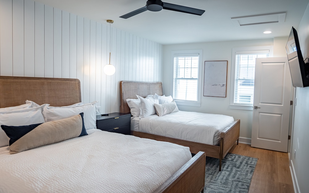 Premier Quadruple Room, 2 Queen Beds