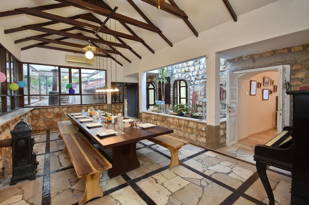Villa photo 3