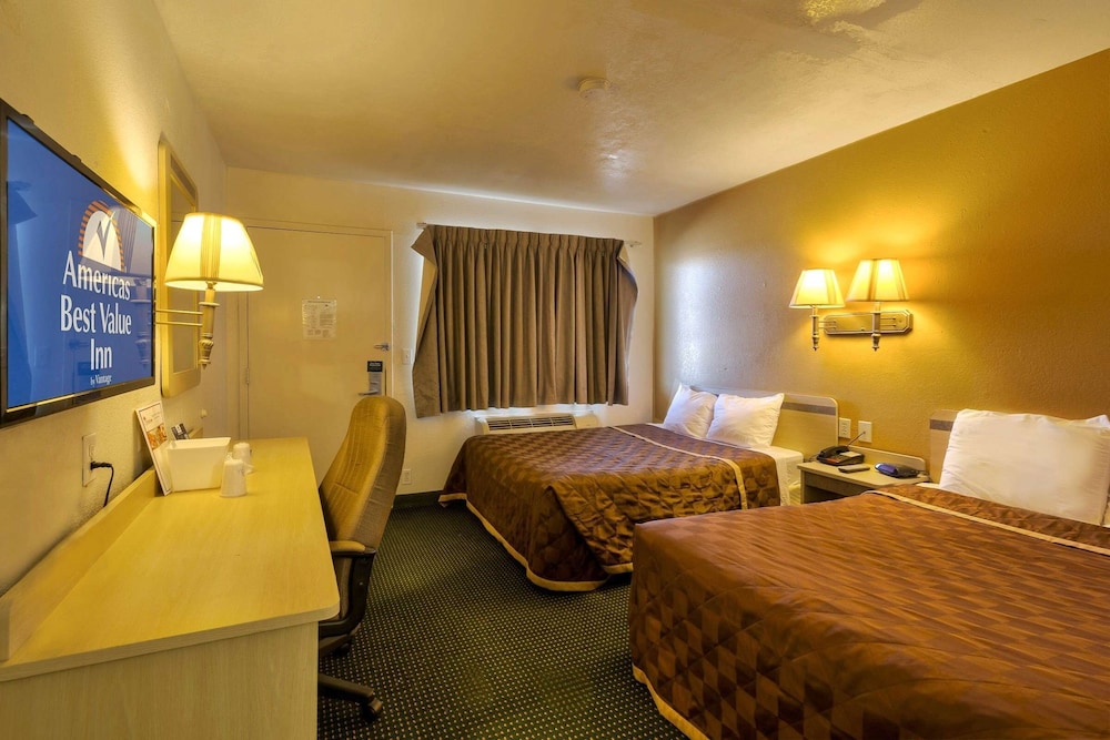 Room, 2 Double Beds, Non Smoking - Photo 3
