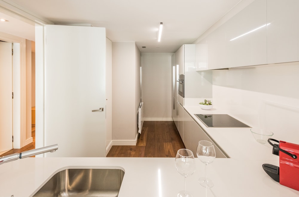 Grand Apartment, 3 Bedrooms - Photo 3