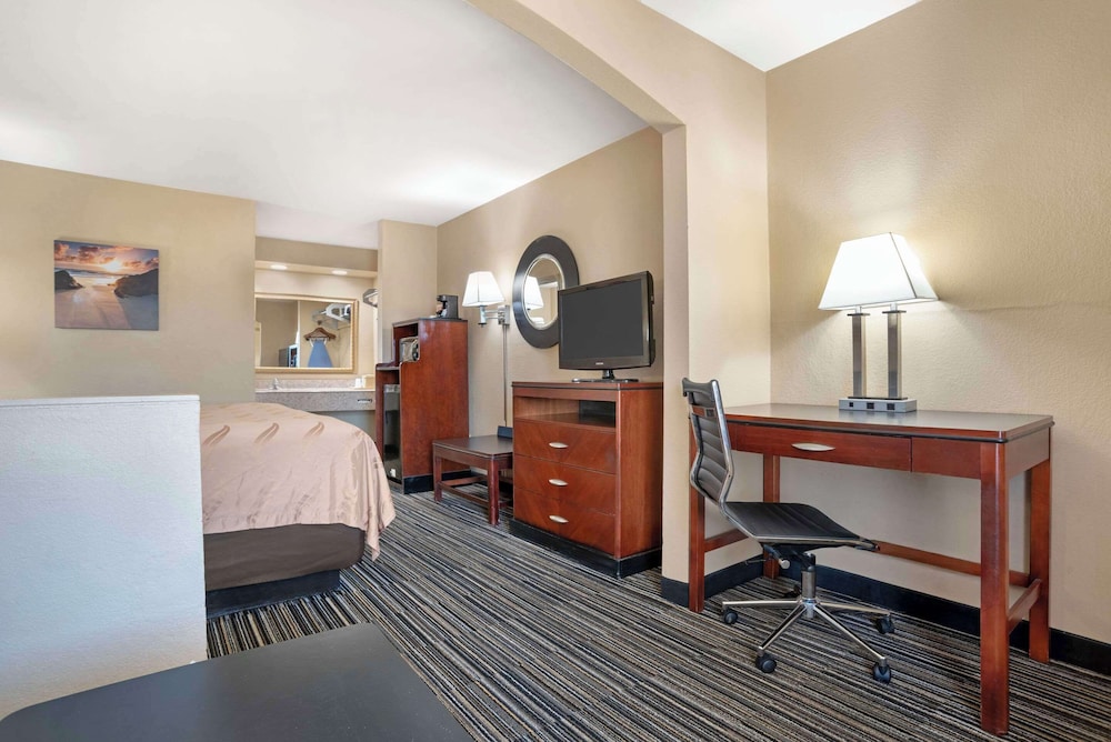 Standard Room, 1 King Bed, Non Smoking - Photo 2
