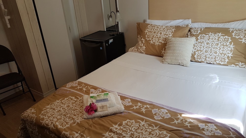 Deluxe Room, 1 Queen Bed, 2 Bathrooms, Ground Floor photo 1