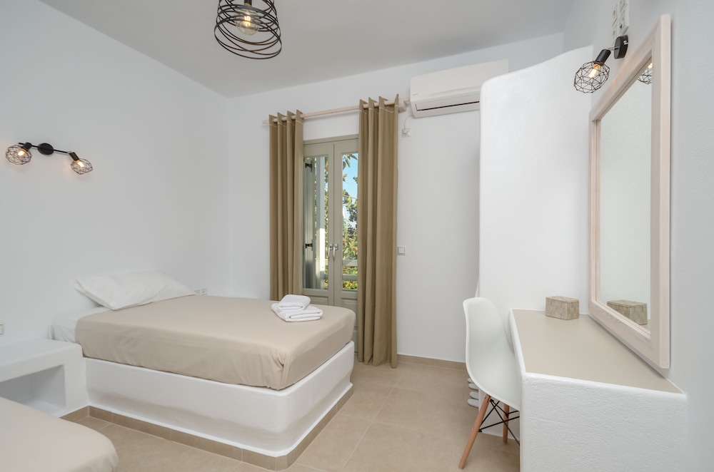 Deluxe Apartment, 2 Bedrooms, Hot Tub, Partial Sea View photo 3
