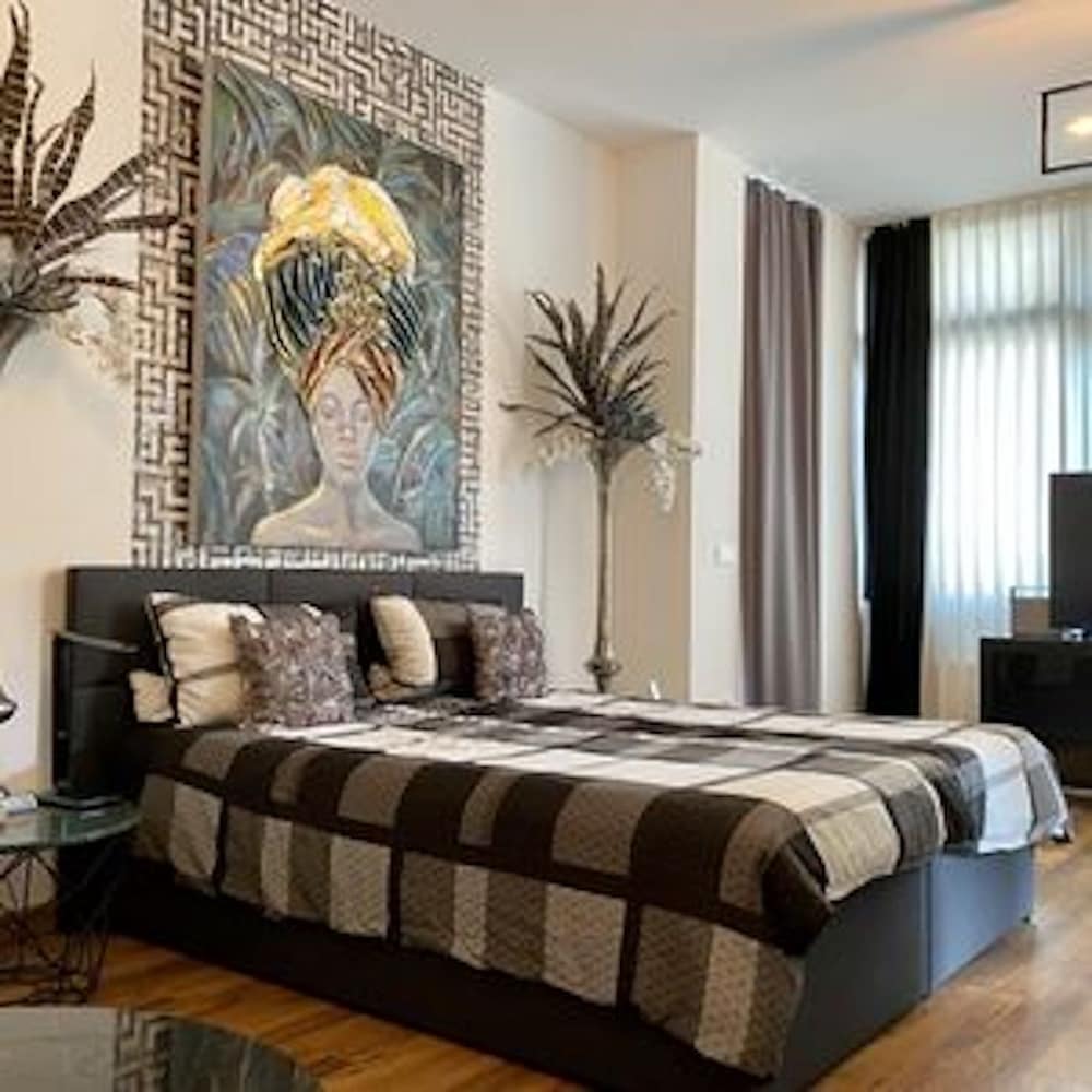 Deluxe Studio Suite