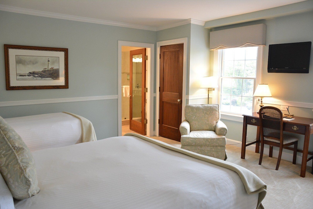 Deluxe Triple Room, Multiple Beds, Ocean View photo 3
