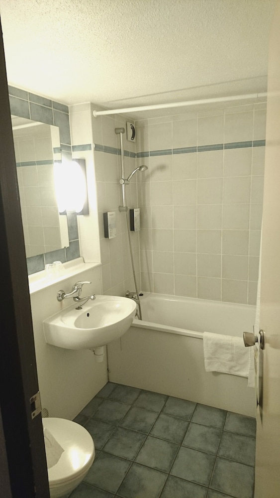 Standard Room, 2 Twin Beds (1 Junior Bed up to 10 years) - Photo 5