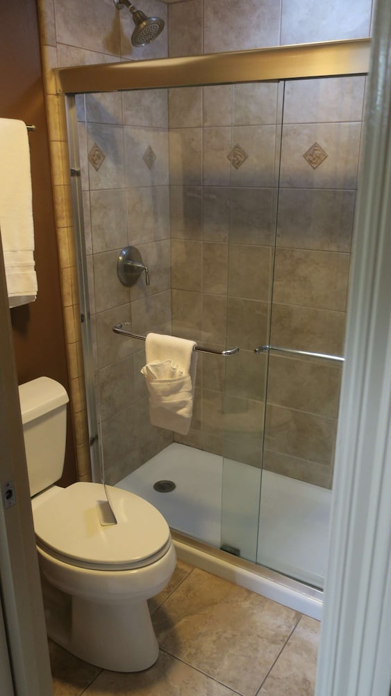 Suite, 1 King Bed, Non Smoking, Jetted Tub (With Sofabed) photo 3