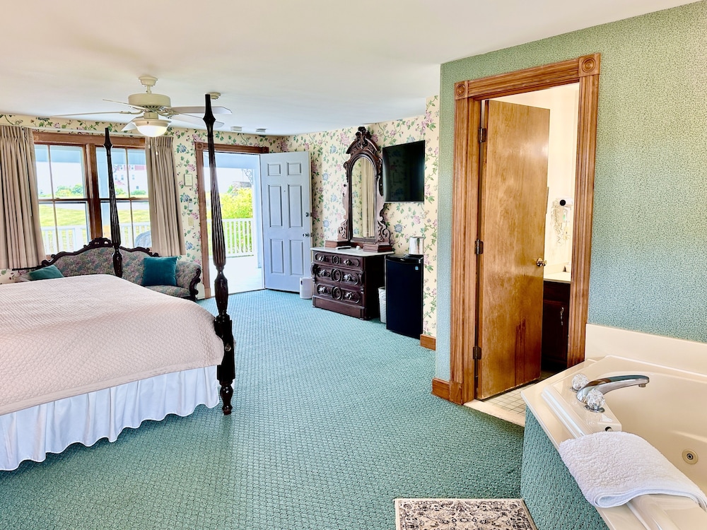 Room, 1 King Bed, Non Smoking, Garden View photo 3